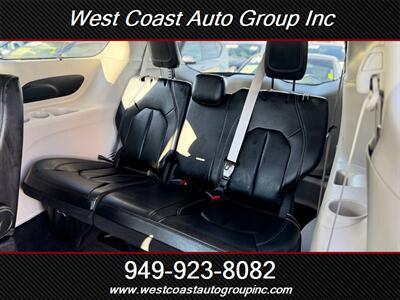 2022 Chrysler Pacifica Touring L   - Photo 18 - Costa Mesa, CA 92626