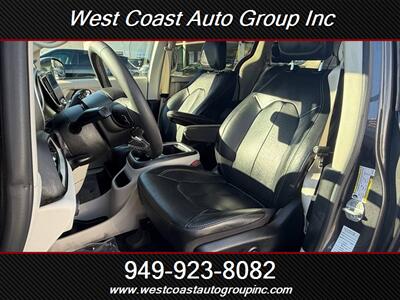 2022 Chrysler Pacifica Touring L   - Photo 11 - Costa Mesa, CA 92626