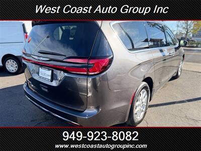2022 Chrysler Pacifica Touring L   - Photo 4 - Costa Mesa, CA 92626