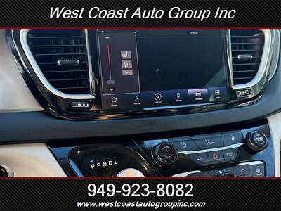 2022 Chrysler Pacifica Touring L   - Photo 27 - Costa Mesa, CA 92626