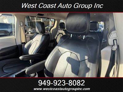 2022 Chrysler Pacifica Touring L   - Photo 14 - Costa Mesa, CA 92626