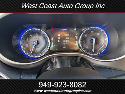 2022 Chrysler Pacifica Touring L   - Photo 33 - Costa Mesa, CA 92626