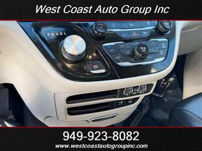 2022 Chrysler Pacifica Touring L   - Photo 31 - Costa Mesa, CA 92626