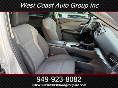 2022 Nissan Rogue SV   - Photo 8 - Costa Mesa, CA 92626
