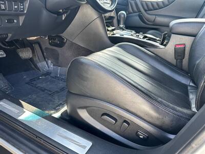 2017 INFINITI QX70   - Photo 16 - Costa Mesa, CA 92626
