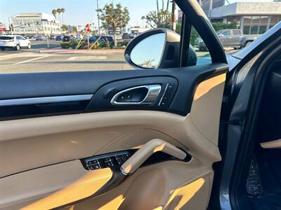 2016 Porsche Cayenne S   - Photo 19 - Costa Mesa, CA 92626