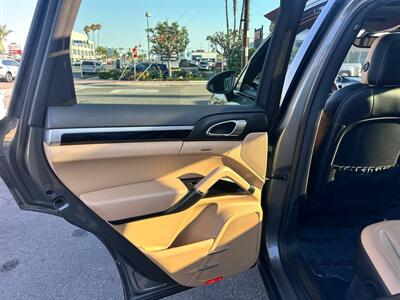 2016 Porsche Cayenne S   - Photo 20 - Costa Mesa, CA 92626
