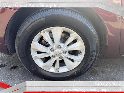 2016 Kia Sedona LX Plus   - Photo 22 - Costa Mesa, CA 92626
