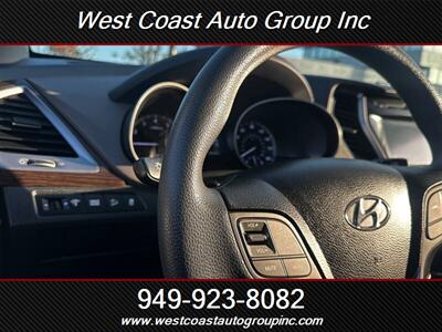 2017 Hyundai SANTA FE SE   - Photo 19 - Costa Mesa, CA 92626