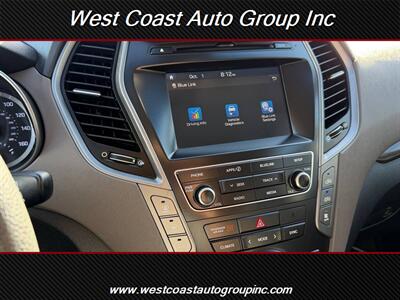 2017 Hyundai SANTA FE SE   - Photo 18 - Costa Mesa, CA 92626