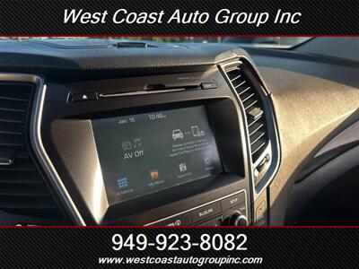 2017 Hyundai SANTA FE SE   - Photo 14 - Costa Mesa, CA 92626