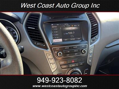 2017 Hyundai SANTA FE SE   - Photo 17 - Costa Mesa, CA 92626