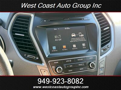 2017 Hyundai SANTA FE SE   - Photo 21 - Costa Mesa, CA 92626