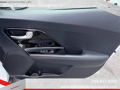 2020 Kia Niro EX Premium - Photo 15 - Costa Mesa, CA 92626