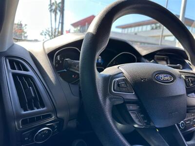 2016 Ford Focus SE   - Photo 11 - Costa Mesa, CA 92626