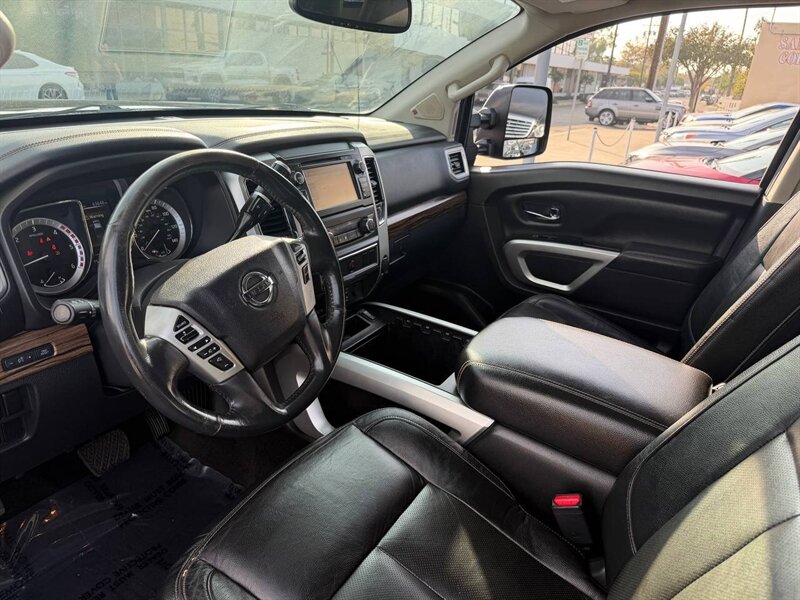 2016 Nissan Titan SL photo 4