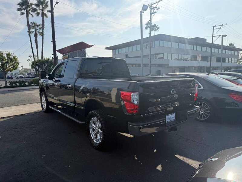 2016 Nissan Titan SL photo 3