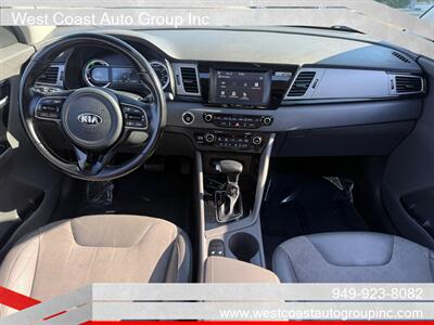 2017 Kia Niro EX Premium   - Photo 12 - Costa Mesa, CA 92626