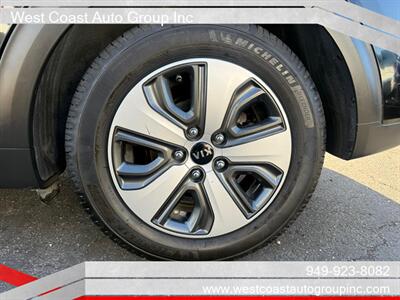 2017 Kia Niro EX Premium   - Photo 29 - Costa Mesa, CA 92626