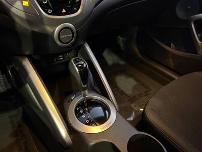 2015 Hyundai VELOSTER RE:FLEX   - Photo 11 - Costa Mesa, CA 92626