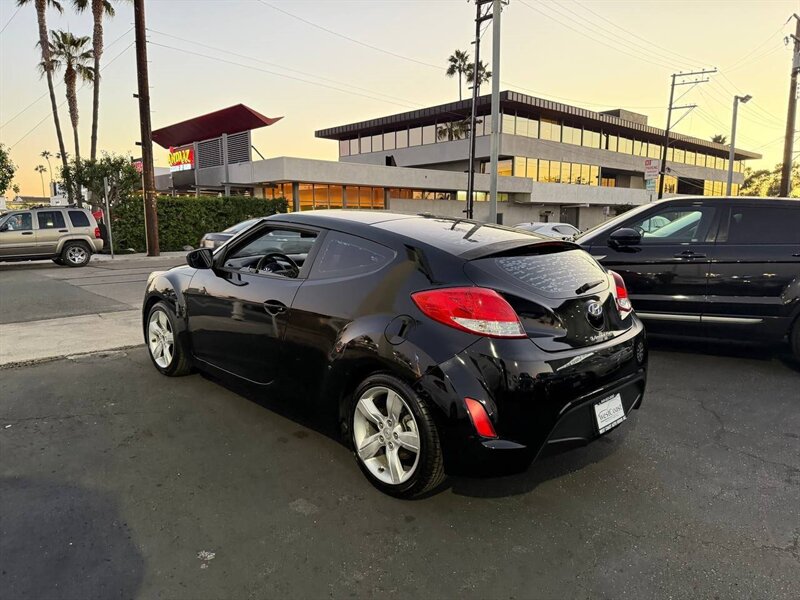 2015 Hyundai Veloster RE:FLEX Edition photo 4