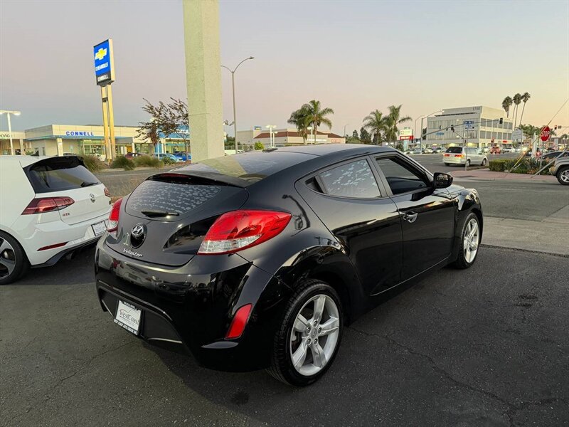 2015 Hyundai Veloster RE:FLEX Edition photo 3