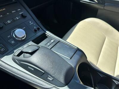 2011 Lexus CT 200h Premium   - Photo 9 - Costa Mesa, CA 92626