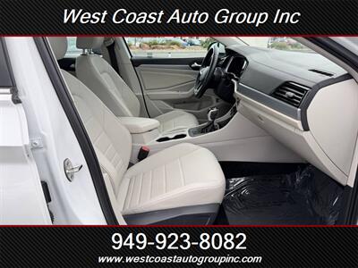 2023 Volkswagen Jetta SE   - Photo 9 - Costa Mesa, CA 92626