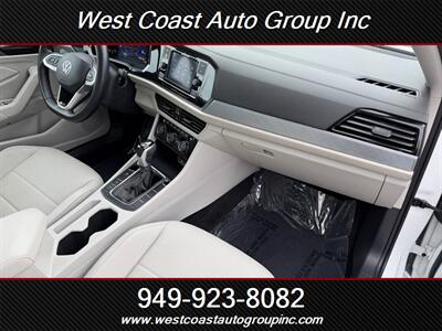 2023 Volkswagen Jetta SE   - Photo 10 - Costa Mesa, CA 92626