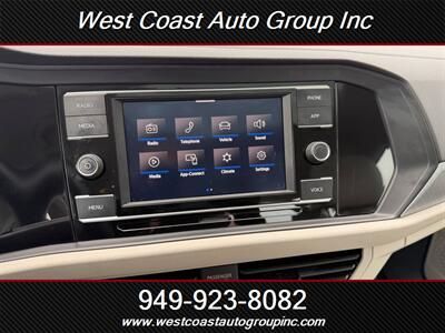 2023 Volkswagen Jetta SE   - Photo 24 - Costa Mesa, CA 92626