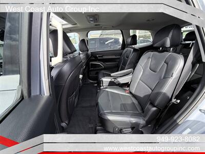 2025 Kia Telluride S   - Photo 12 - Costa Mesa, CA 92626