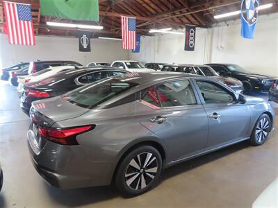 2022 Nissan Altima 2.5 SV   - Photo 4 - Costa Mesa, CA 92626