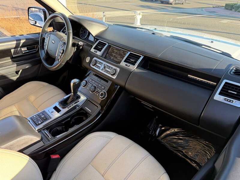 2013 Land Rover Range Rover Sport HSE LUX photo 3