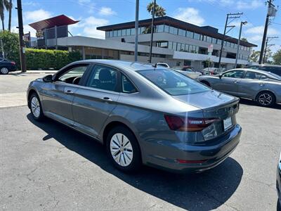 2019 Volkswagen Jetta SE   - Photo 5 - Costa Mesa, CA 92626