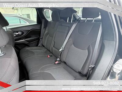 2019 Jeep Cherokee Latitude   - Photo 10 - Costa Mesa, CA 92626