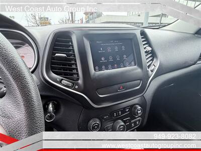 2019 Jeep Cherokee Latitude   - Photo 13 - Costa Mesa, CA 92626