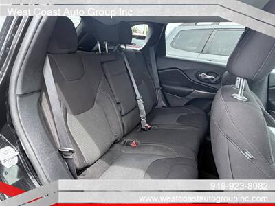 2019 Jeep Cherokee Latitude   - Photo 9 - Costa Mesa, CA 92626