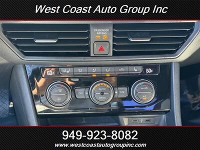 2021 Volkswagen Jetta R-Line   - Photo 18 - Costa Mesa, CA 92626