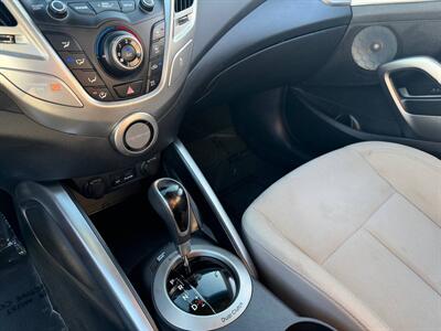 2014 Hyundai VELOSTER   - Photo 9 - Costa Mesa, CA 92626