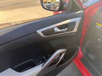 2014 Hyundai VELOSTER   - Photo 13 - Costa Mesa, CA 92626