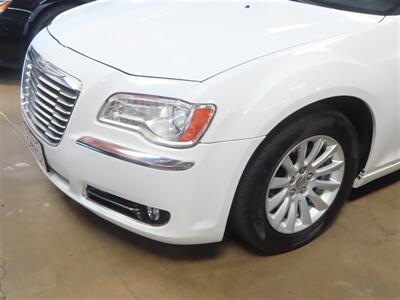 2013 Chrysler 300 Series   - Photo 15 - Costa Mesa, CA 92626