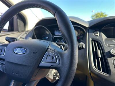 2016 Ford Focus SE   - Photo 21 - Costa Mesa, CA 92626
