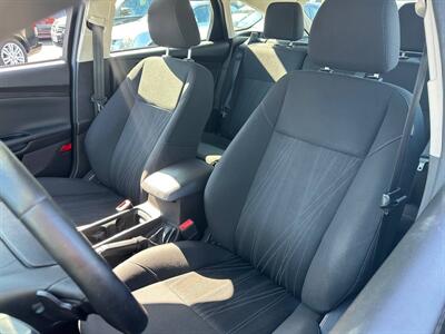 2016 Ford Focus SE   - Photo 11 - Costa Mesa, CA 92626