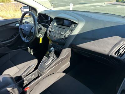 2016 Ford Focus SE   - Photo 9 - Costa Mesa, CA 92626