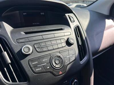 2016 Ford Focus SE   - Photo 15 - Costa Mesa, CA 92626