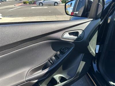 2016 Ford Focus SE   - Photo 12 - Costa Mesa, CA 92626