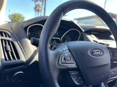 2016 Ford Focus SE   - Photo 18 - Costa Mesa, CA 92626
