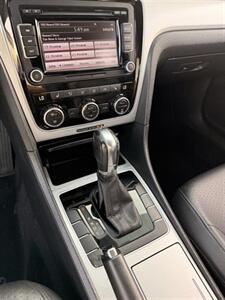 2012 Volkswagen Passat SE PZEV   - Photo 10 - Costa Mesa, CA 92626