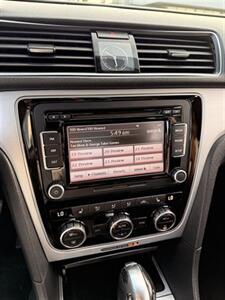 2012 Volkswagen Passat SE PZEV   - Photo 13 - Costa Mesa, CA 92626