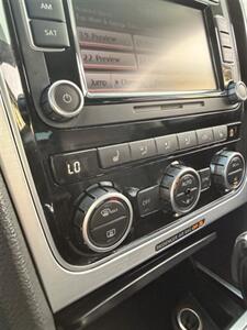 2012 Volkswagen Passat SE PZEV   - Photo 12 - Costa Mesa, CA 92626